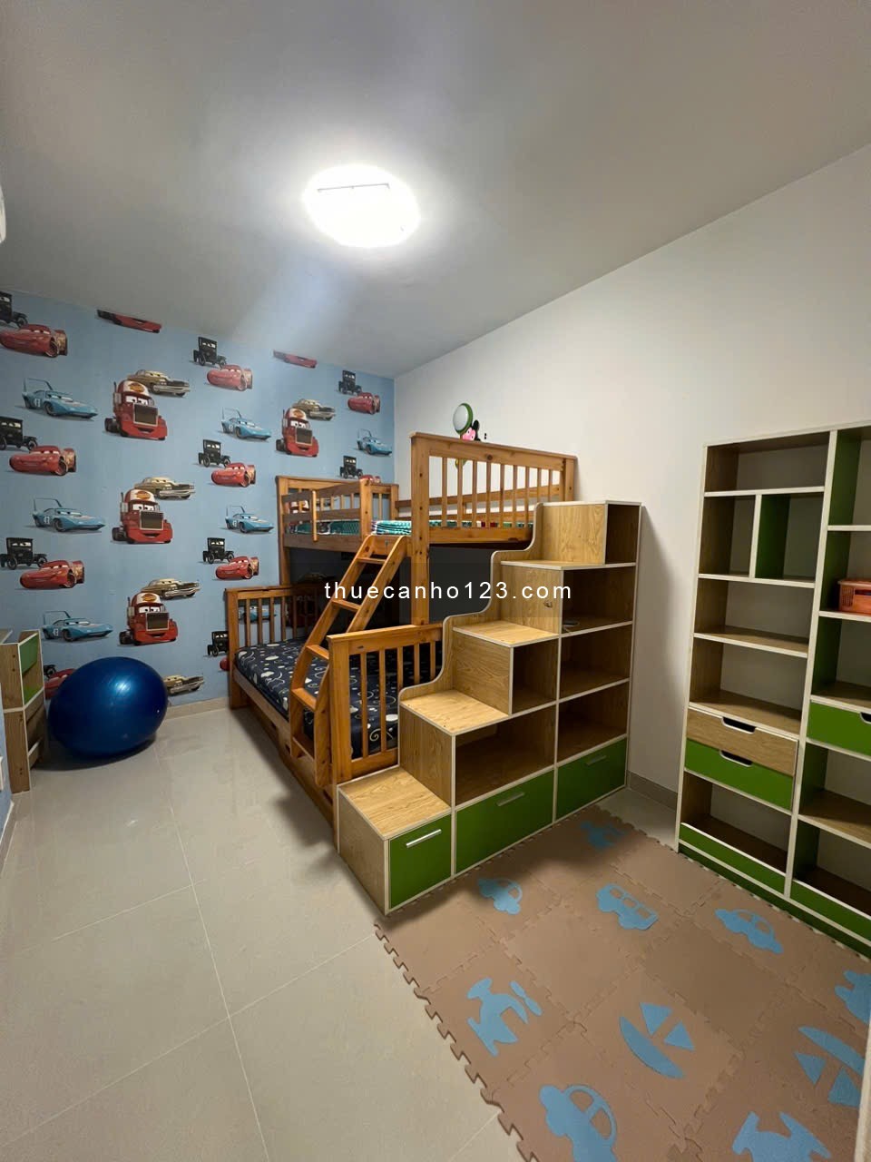 Diện tích 100m2 3pn2wc, có view ban công siêu đẹp, dàn phơi riêng, có hồ bơi và khu vui chơi