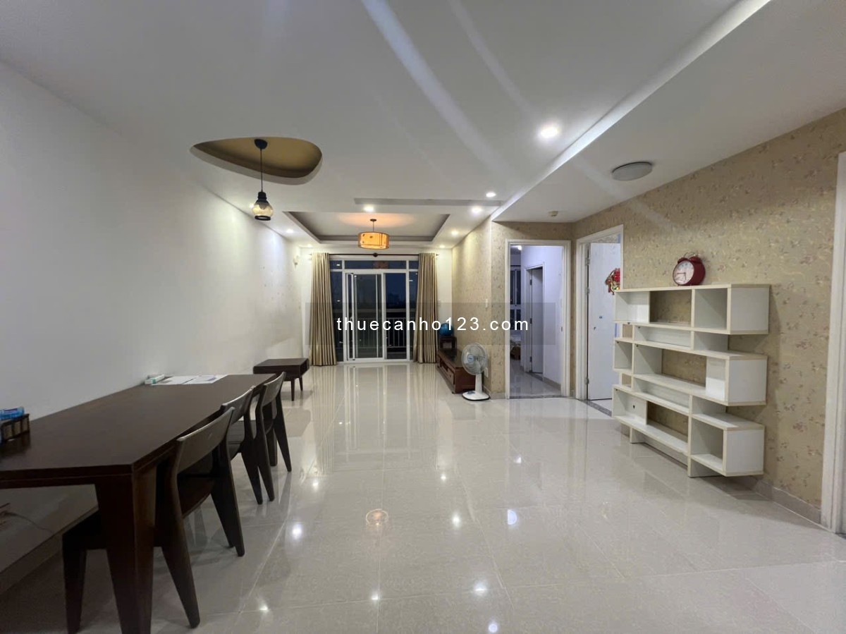 Diện tích 100m2 3pn2wc, có view ban công siêu đẹp, dàn phơi riêng, có hồ bơi và khu vui chơi