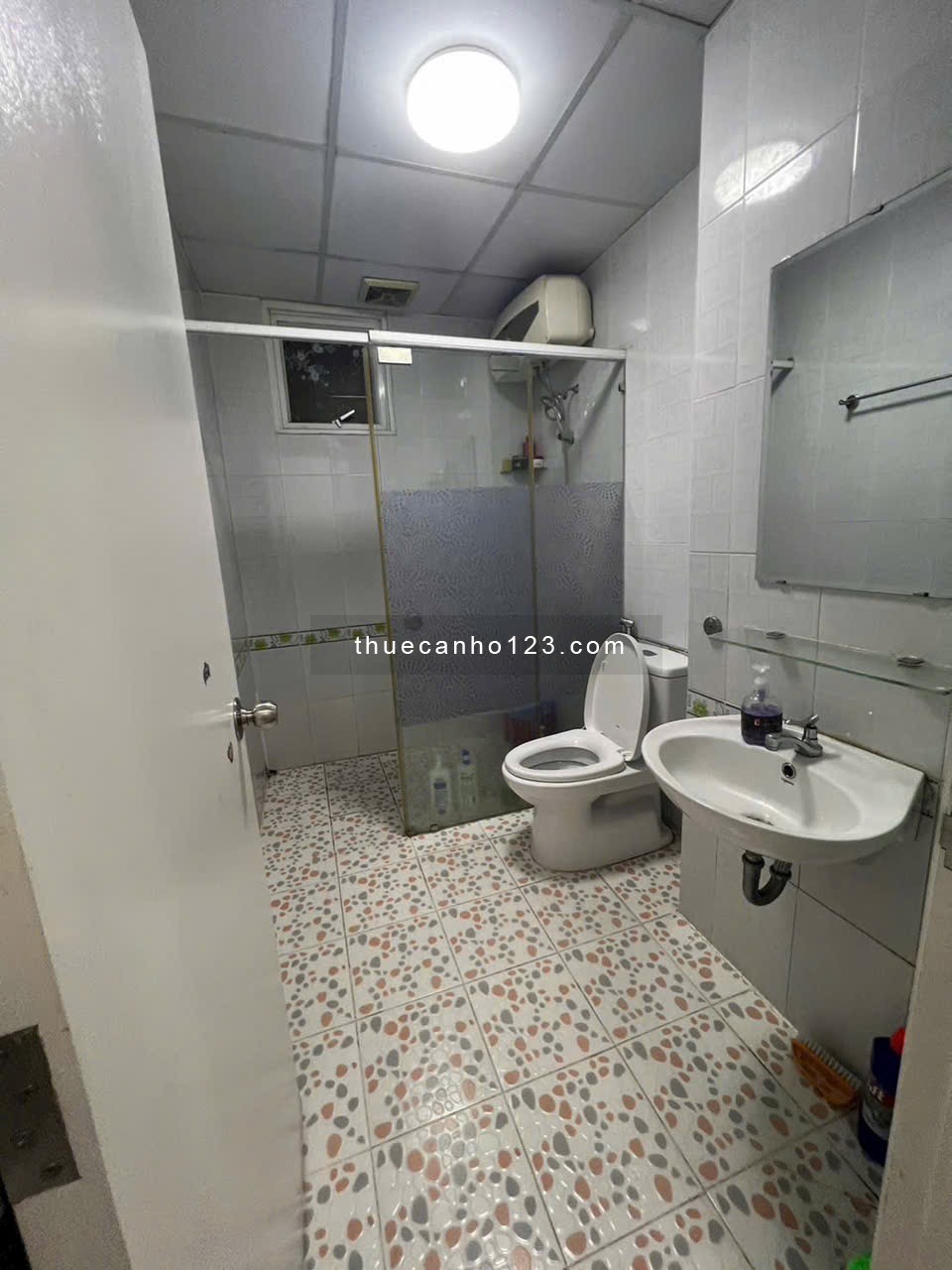 Diện tích 100m2 3pn2wc, có view ban công siêu đẹp, dàn phơi riêng, có hồ bơi và khu vui chơi