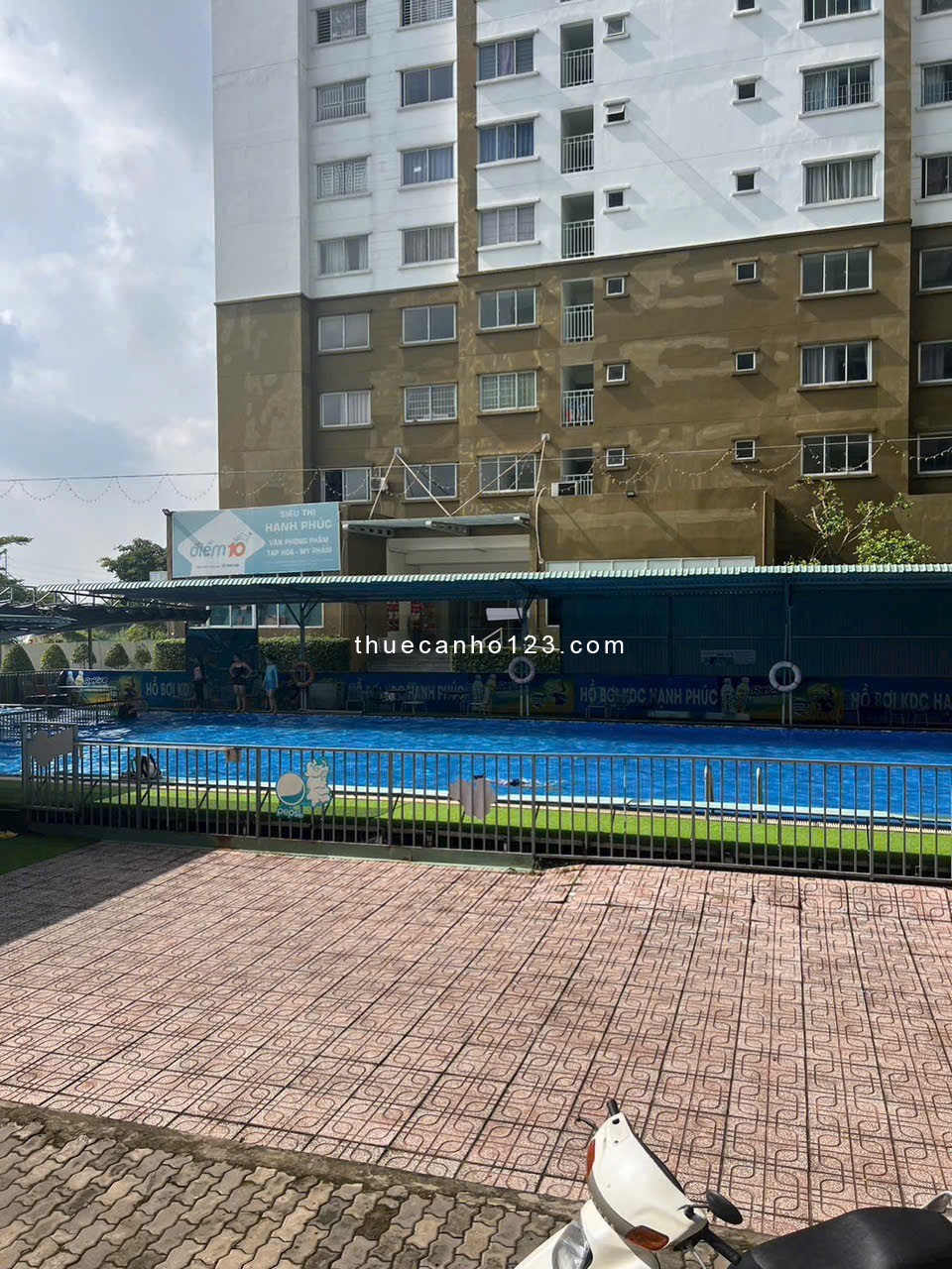 Diện tích 100m2 3pn2wc, có view ban công siêu đẹp, dàn phơi riêng, có hồ bơi và khu vui chơi