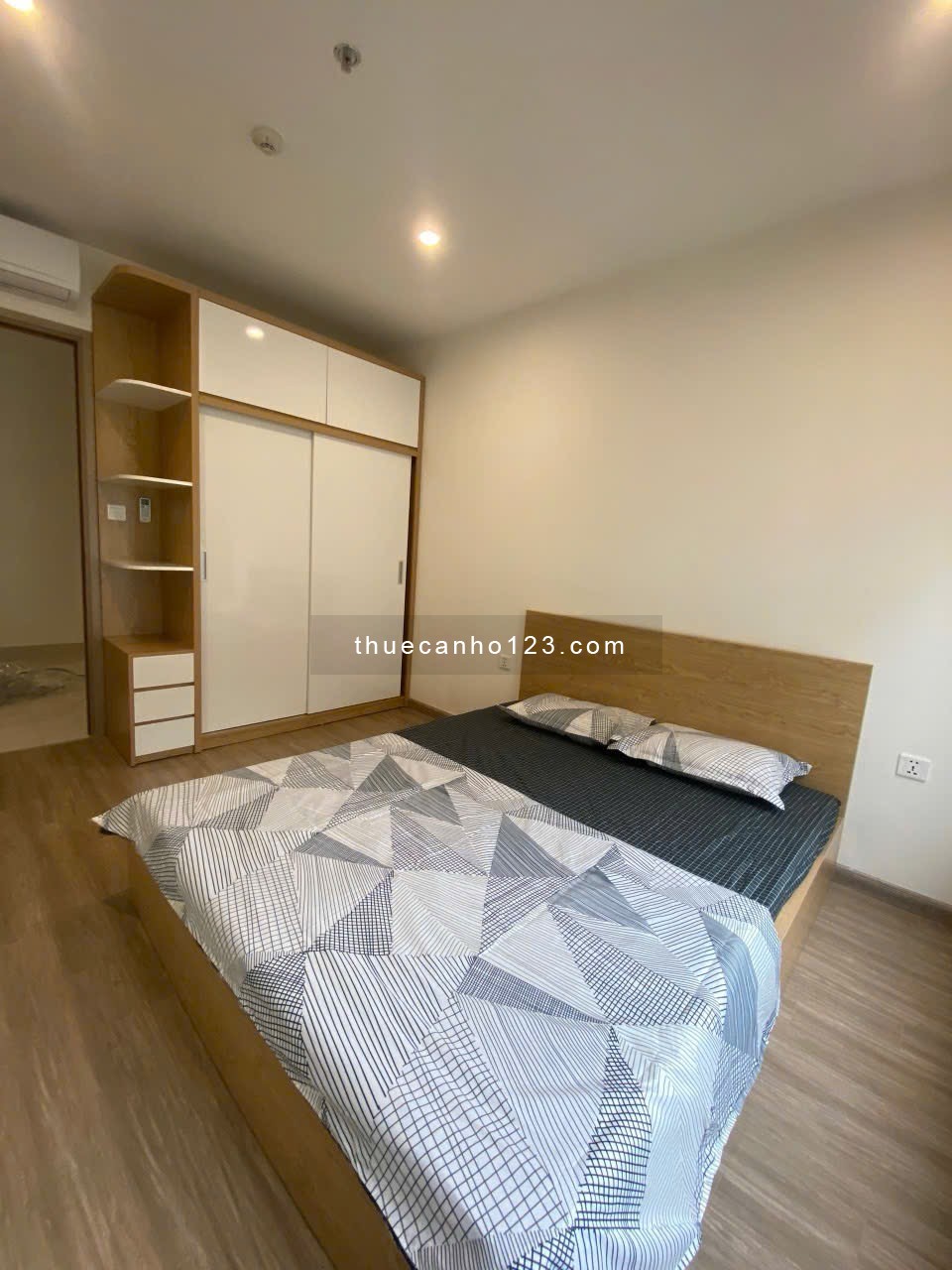 Cho thuê căn hộ toà s1.08 vào ở luôn