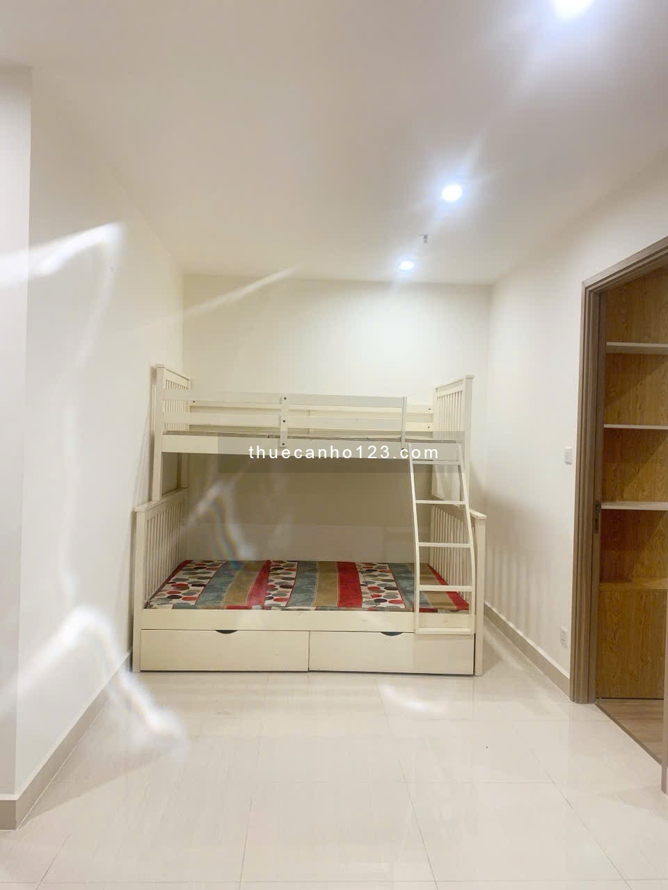 Cho thuê căn hộ toà s1.08 vào ở luôn