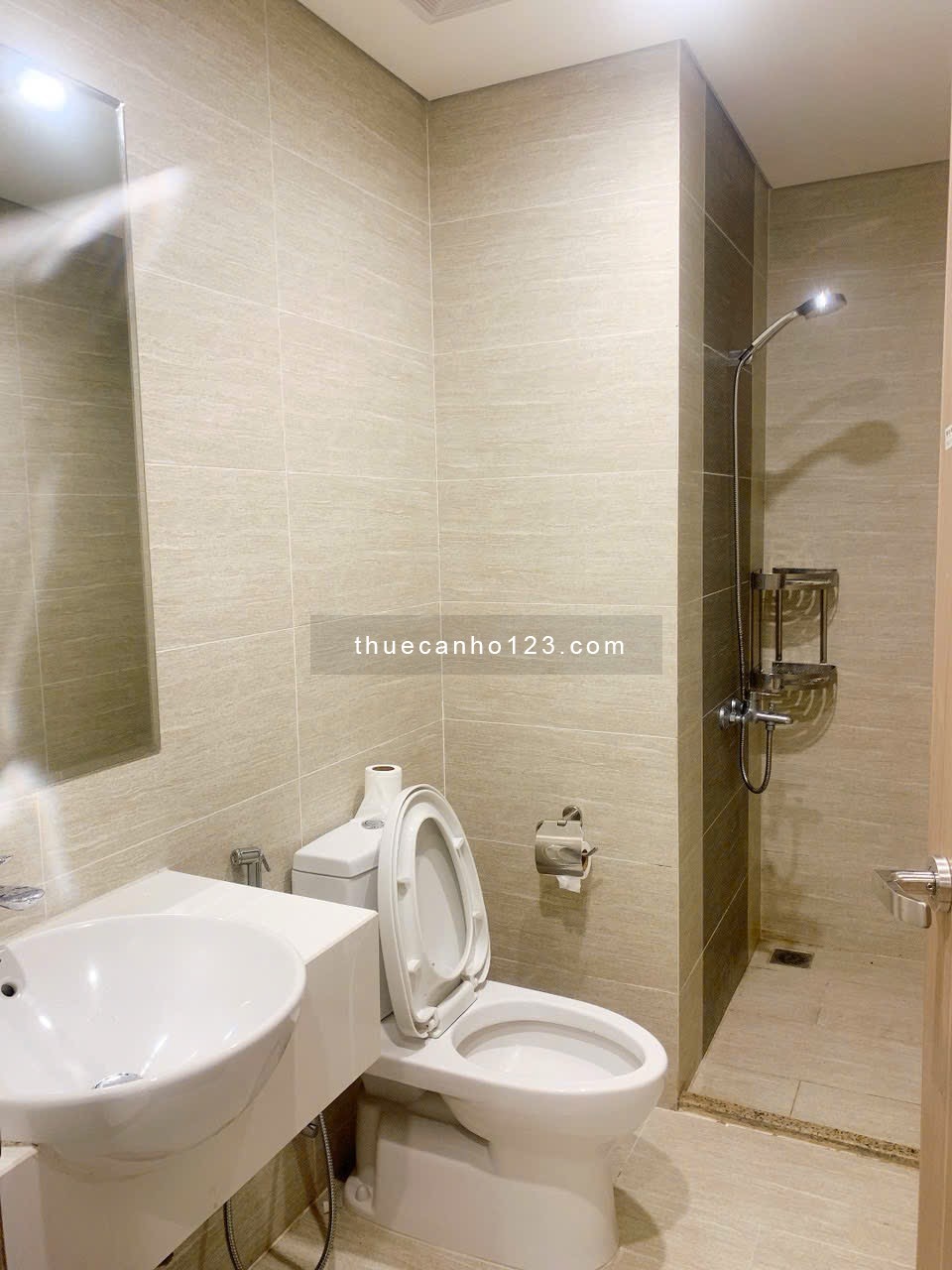 Cho thuê căn hộ toà s1.08 vào ở luôn