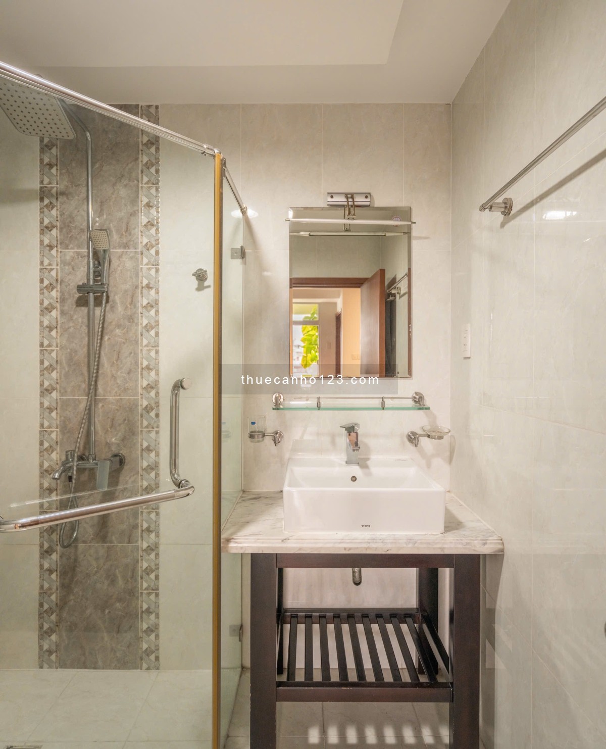 Cho thuê căn hộ mini 2 phòng ngủ nhà mặt tiền ban công siêu thoáng nội thất hiện đại, nhà mới 100%