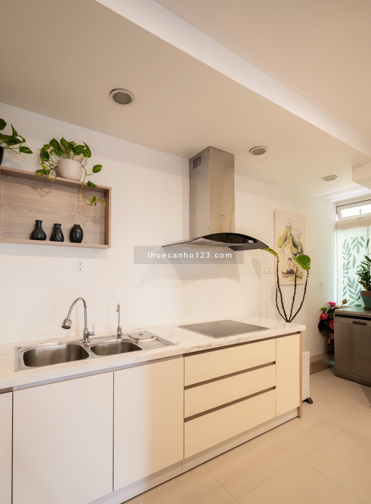 Cho thuê căn hộ mini 2 phòng ngủ nhà mặt tiền ban công siêu thoáng nội thất hiện đại, nhà mới 100%