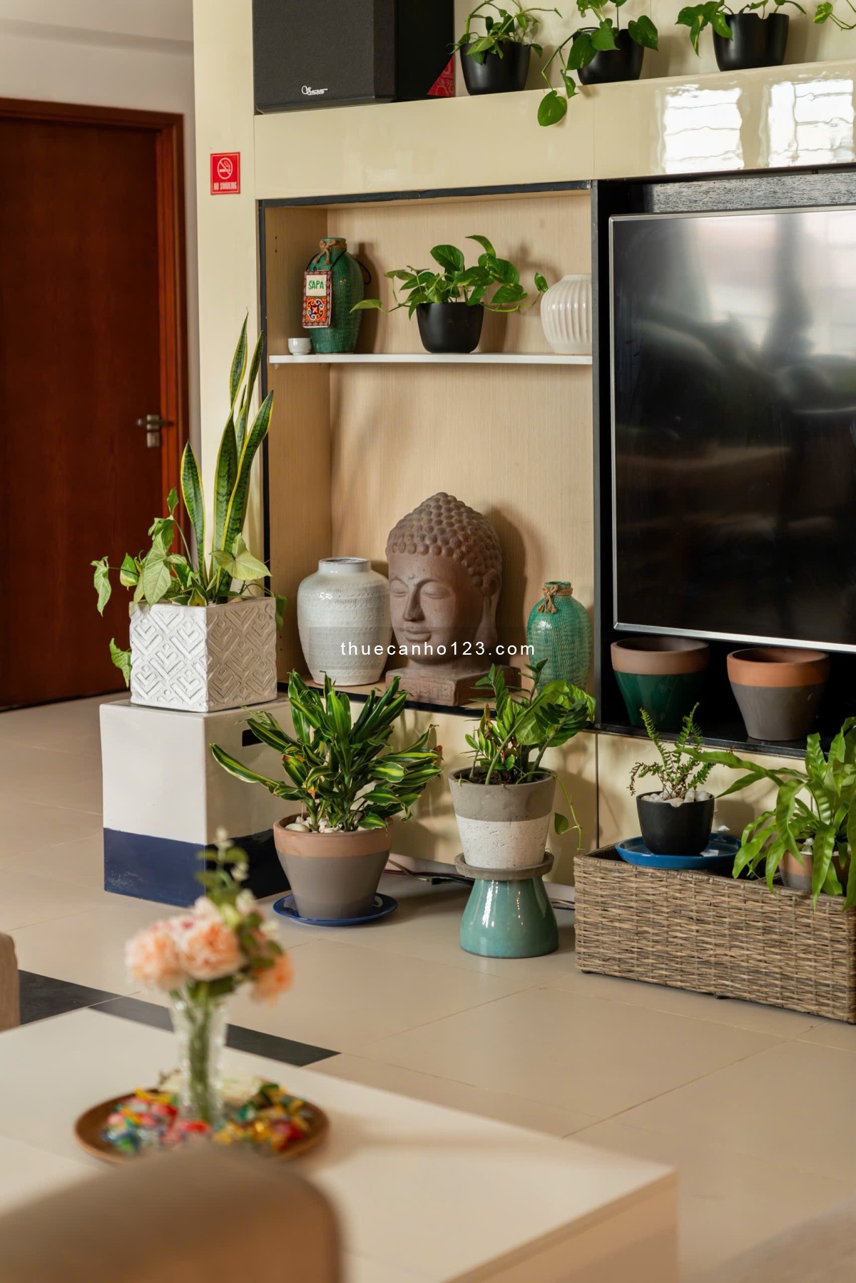 Cho thuê căn hộ mini 2 phòng ngủ nhà mặt tiền ban công siêu thoáng nội thất hiện đại, nhà mới 100%