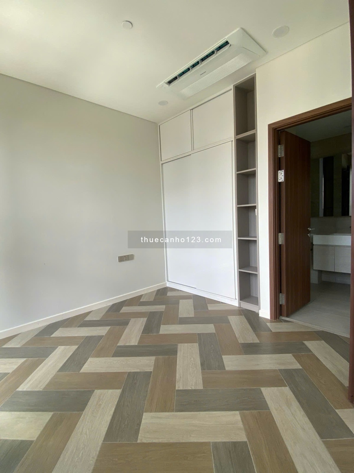 Ưu thế giá đẹp - 1PN Metropole Thủ Thiêm thuê 22 TRIỆU, căn góc gọi Hạnh