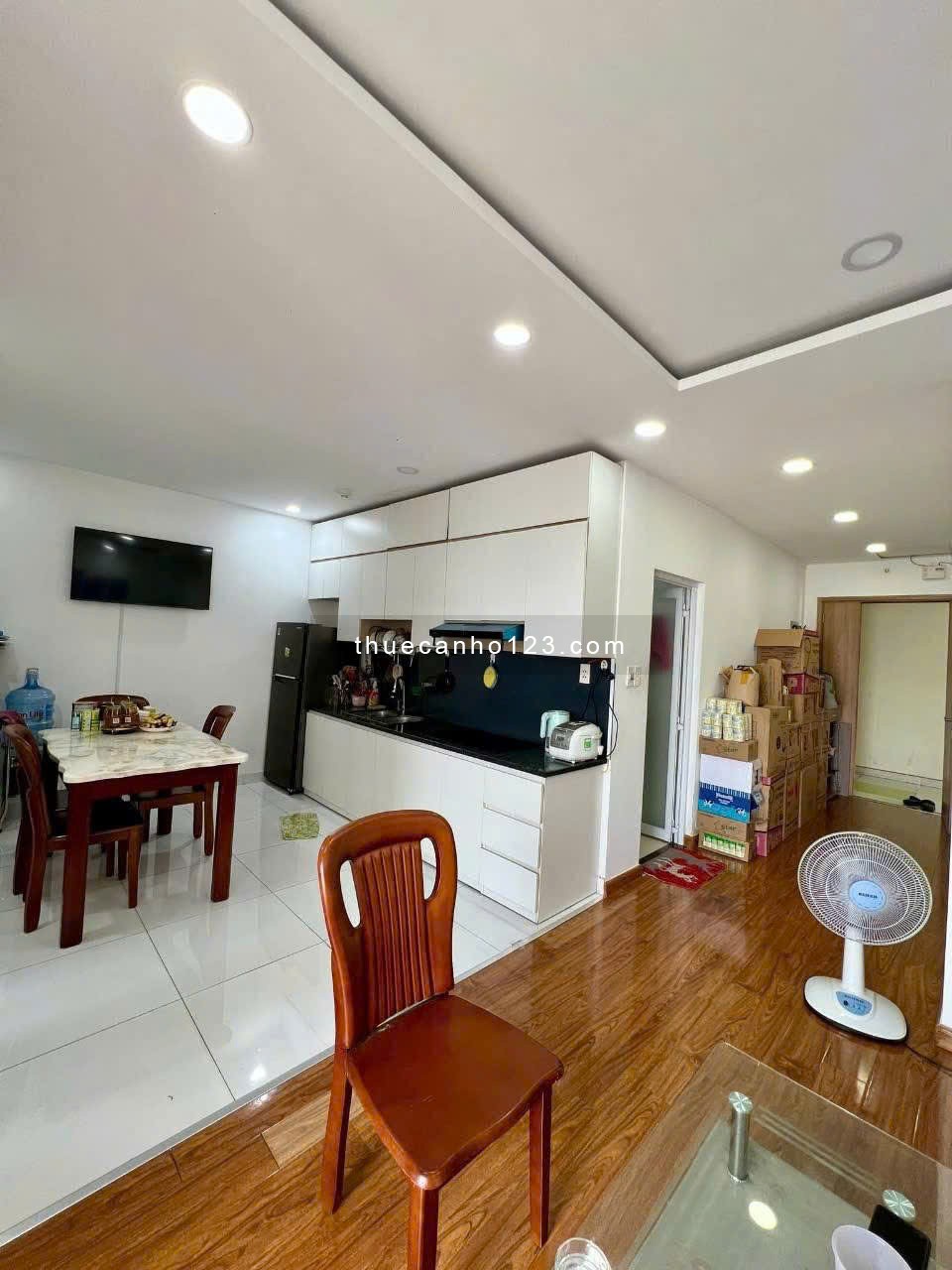 Chung cư D5, P25, Bình Thạnh: 3p ngủ, 110m2, giá 15tr, full nội thất