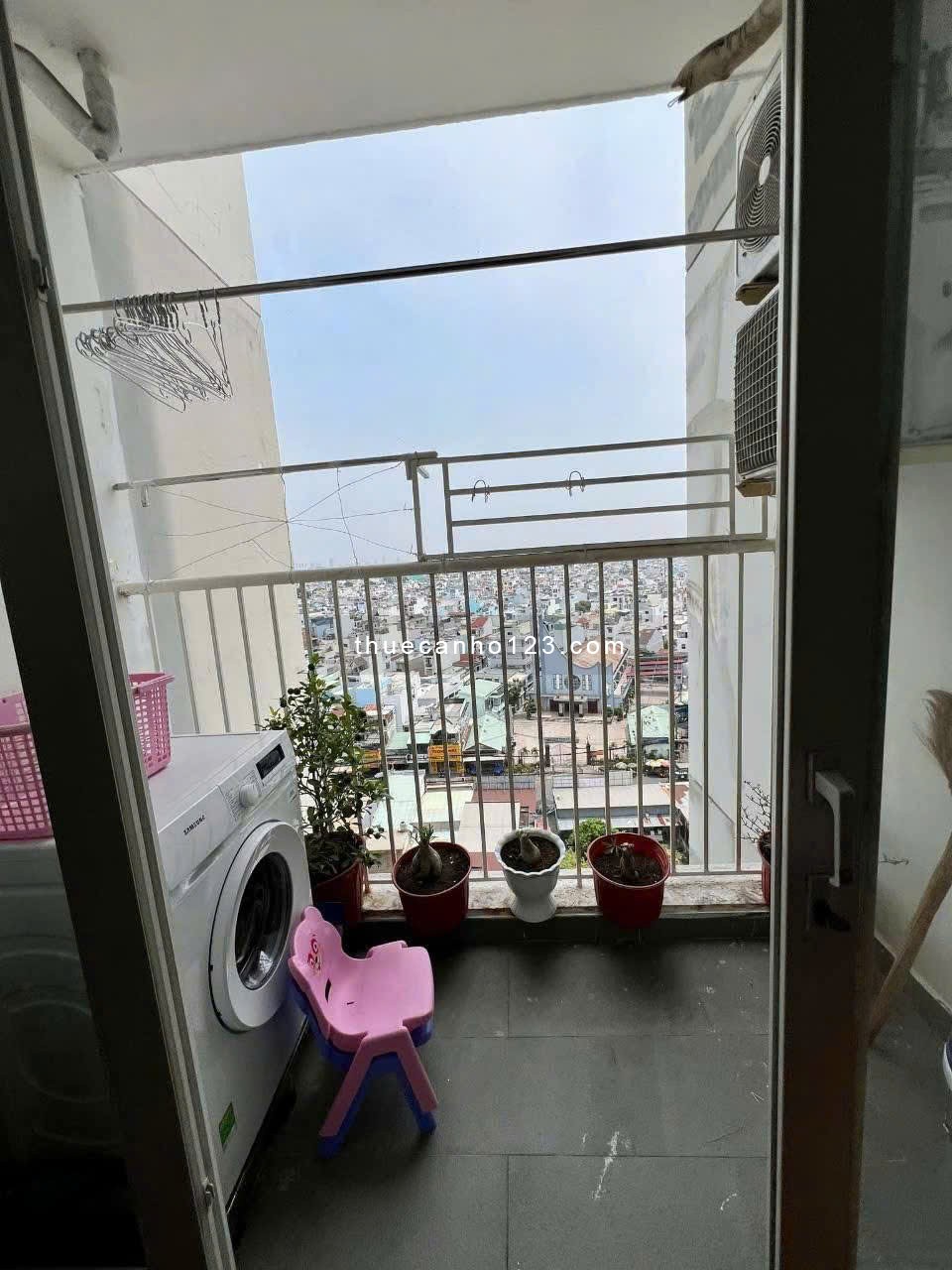 Chung cư D5, P25, Bình Thạnh: 3p ngủ, 110m2, giá 15tr, full nội thất