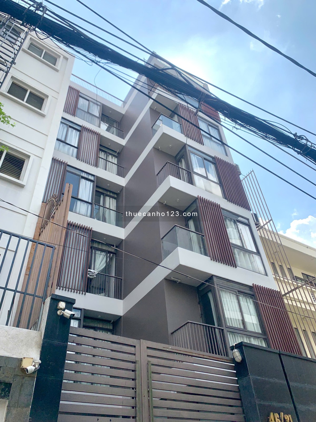 Cho thuê studio-1PN ngay Pearl Plaza thuận tiện 5p sang Ngã Tư Hàng Xanh và các trường đh