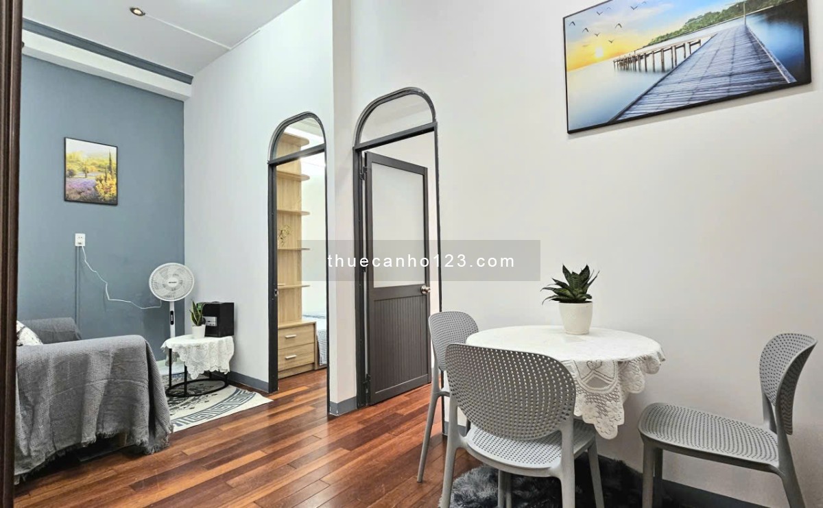 Cho thuê căn hộ 2 phòng ngủ Quận 3, rộng 50m2 - Gần Hai Bà Trưng giáp Quận 1