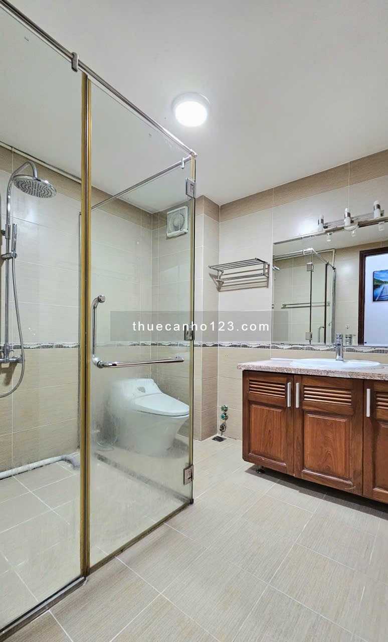 Cho thuê căn hộ 2 phòng ngủ Quận 3, rộng 50m2 - Gần Hai Bà Trưng giáp Quận 1