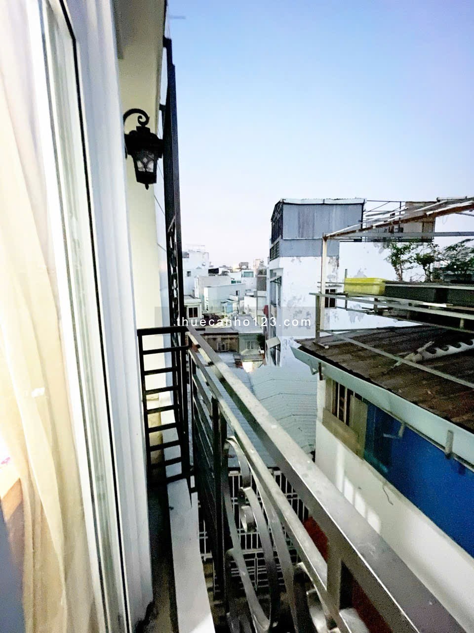  Cho thuê Căn Hộ Studio Ban Công – Tách Bếp Siêu Xinh Q4 