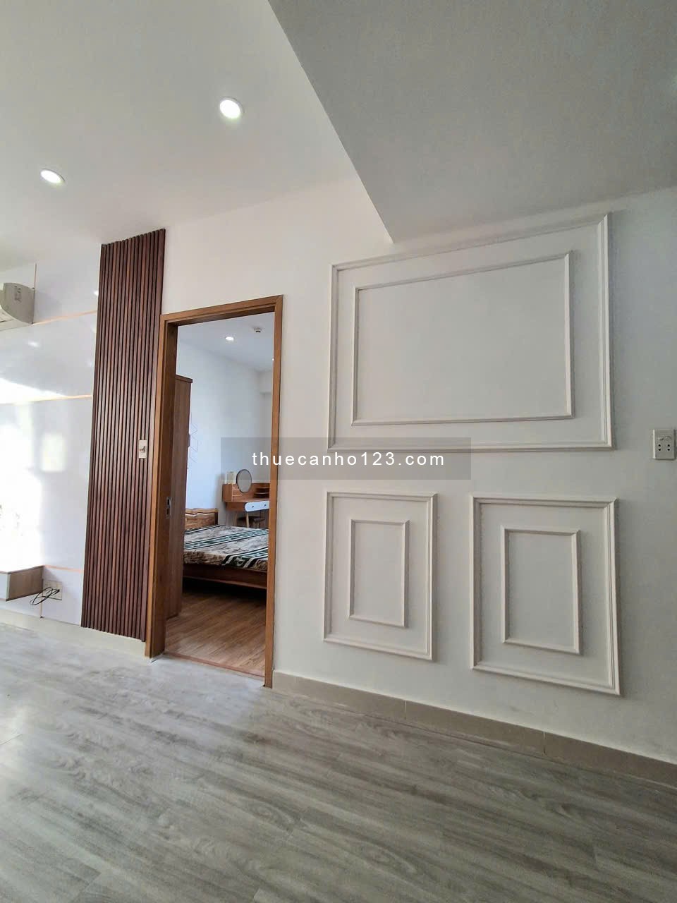 Chung cư Carillon 3, Hoàng Hoa Thám, TB: 65m2, 2p ngủ, nội thất, 12triệu