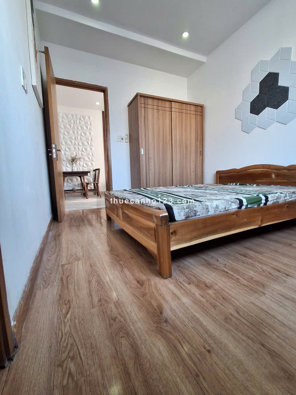 Chung cư Carillon 3, Hoàng Hoa Thám, TB: 65m2, 2p ngủ, nội thất, 12triệu