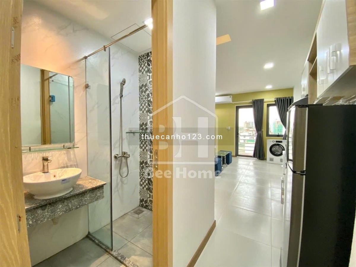 Căn Hộ 2 Phòng Ngủ 2 WC, Full Nội Thất, Giặt Riêng, Thang Máy, Bảo Vệ. Ngay Nguyễn Gia Trí, Hutech