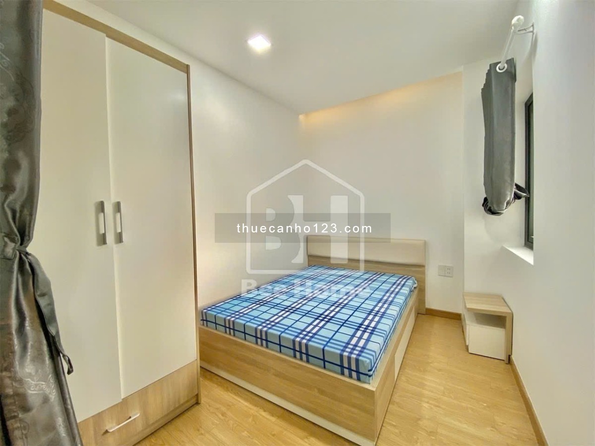 Căn Hộ 2 Phòng Ngủ 2 WC, Full Nội Thất, Giặt Riêng, Thang Máy, Bảo Vệ. Ngay Nguyễn Gia Trí, Hutech