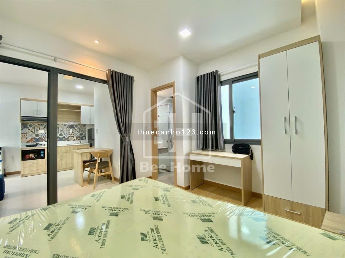 Căn Hộ 2 Phòng Ngủ 2 WC, Full Nội Thất, Giặt Riêng, Thang Máy, Bảo Vệ. Ngay Nguyễn Gia Trí, Hutech