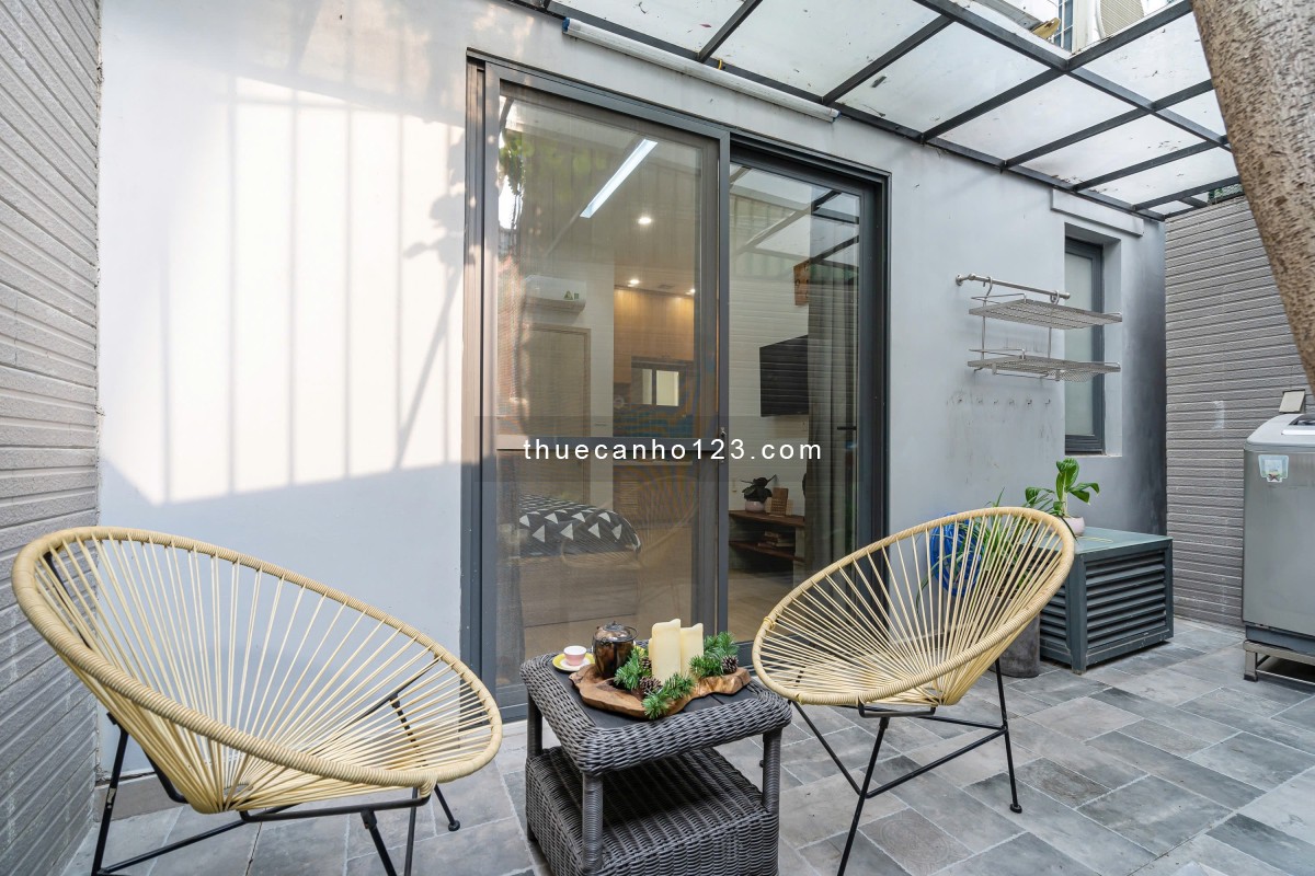 Căn Hộ Full nội thất cao cấp, tone gỗ cổ, ban công, thang máy, gần Landmark 81,Q1,Q3,XVNT,Ngô Tất Tố