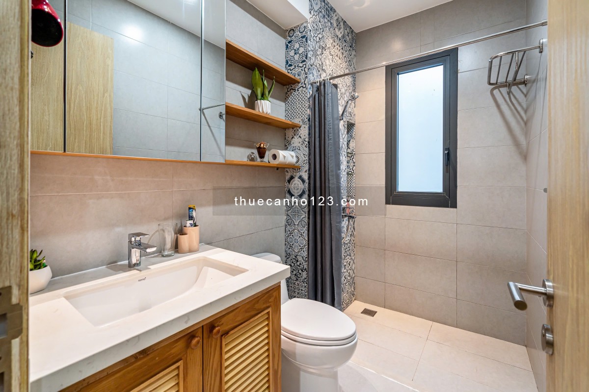 Căn Hộ Full nội thất cao cấp, tone gỗ cổ, ban công, thang máy, gần Landmark 81,Q1,Q3,XVNT,Ngô Tất Tố