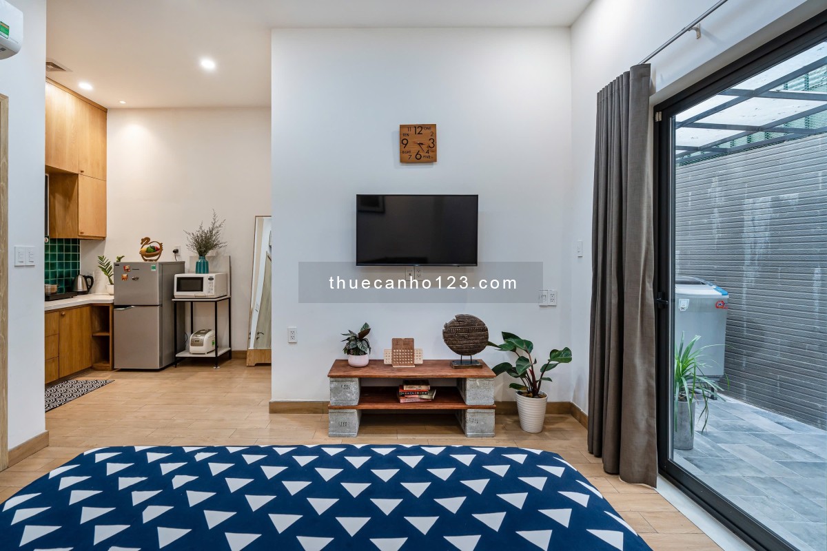 Căn Hộ Full nội thất cao cấp, tone gỗ cổ, ban công, thang máy, gần Landmark 81,Q1,Q3,XVNT,Ngô Tất Tố