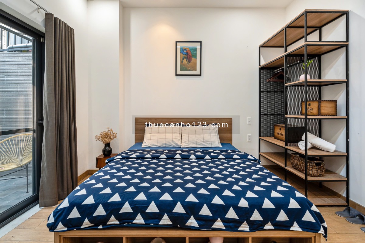 Căn Hộ Full nội thất cao cấp, tone gỗ cổ, ban công, thang máy, gần Landmark 81,Q1,Q3,XVNT,Ngô Tất Tố