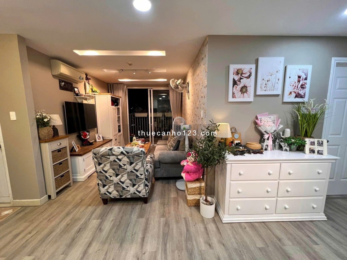 PN-Techcons, 47 Hoa Sứ, Phú Nhuận: 93m2, 18tr/tháng, 2PN, 2WC, Nội thất.