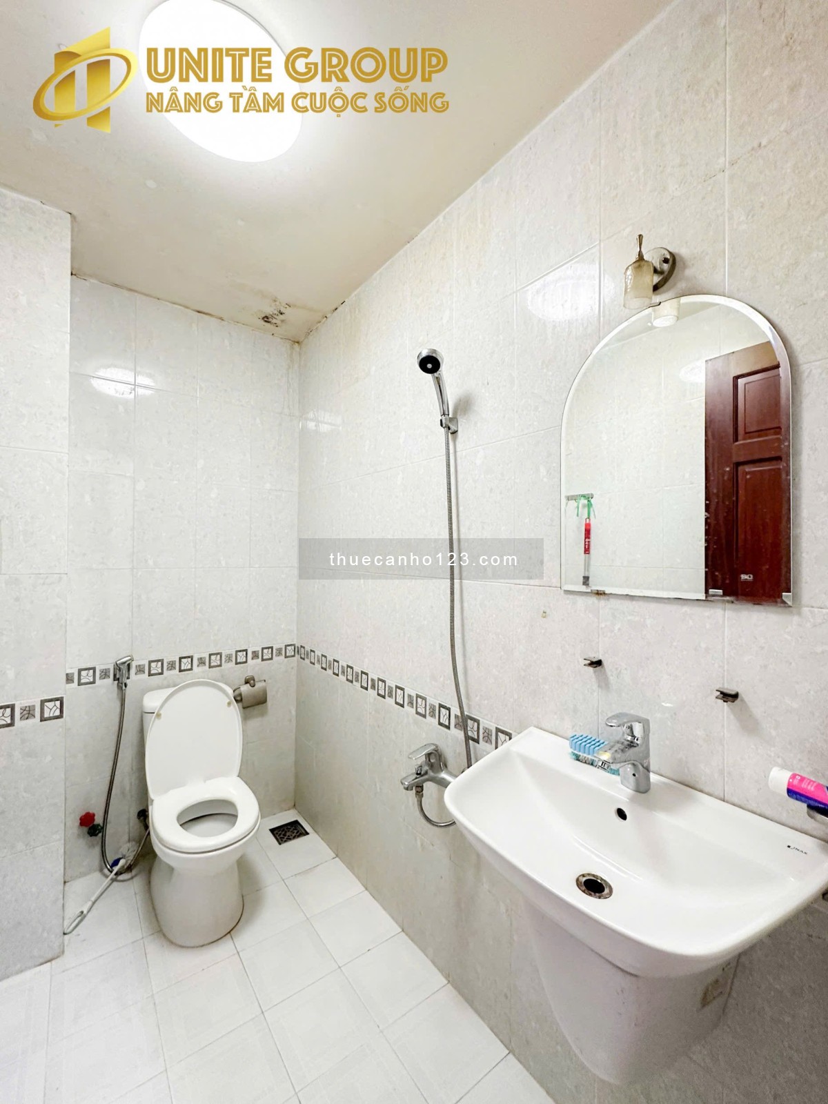 Cho thuê căn hộ Quận 1 có ban công, thang máy - Đường Hoàng Sa, gần chợ Tân Định, Cầu Bông