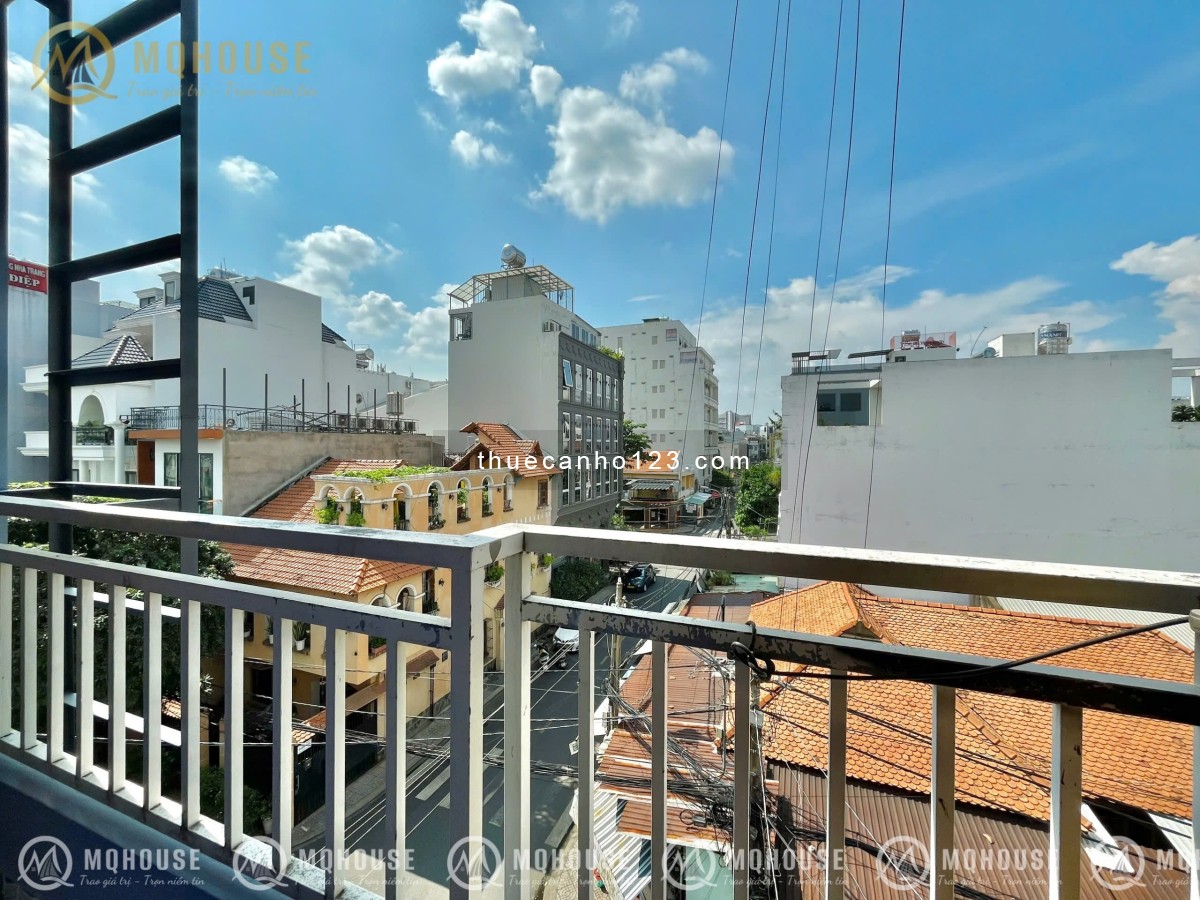 Cho thuê căn hộ Quận 3 đường Lê Văn Sỹ - Ban công, đầy đủ nội thất có thang máy