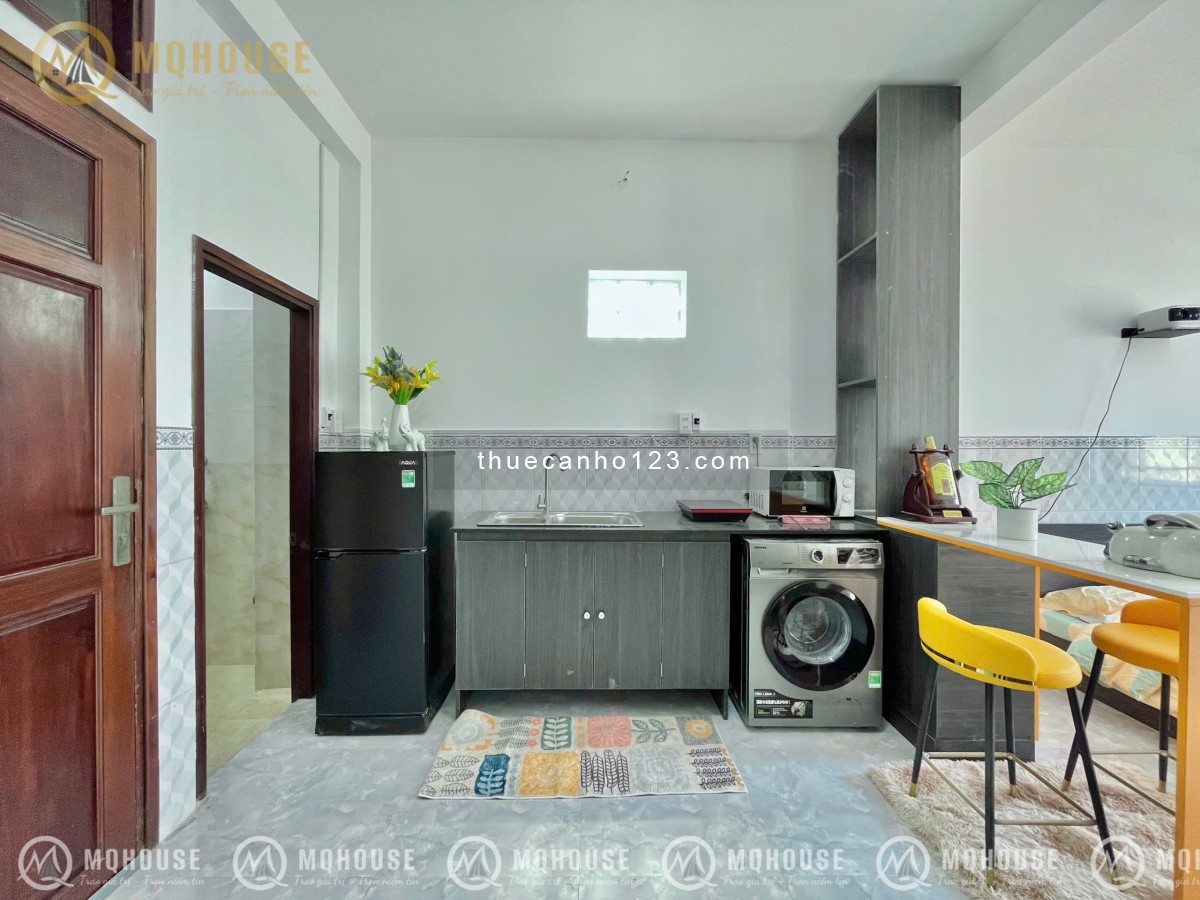 Cho thuê căn hộ Quận 3 đường Lê Văn Sỹ - Ban công, đầy đủ nội thất có thang máy