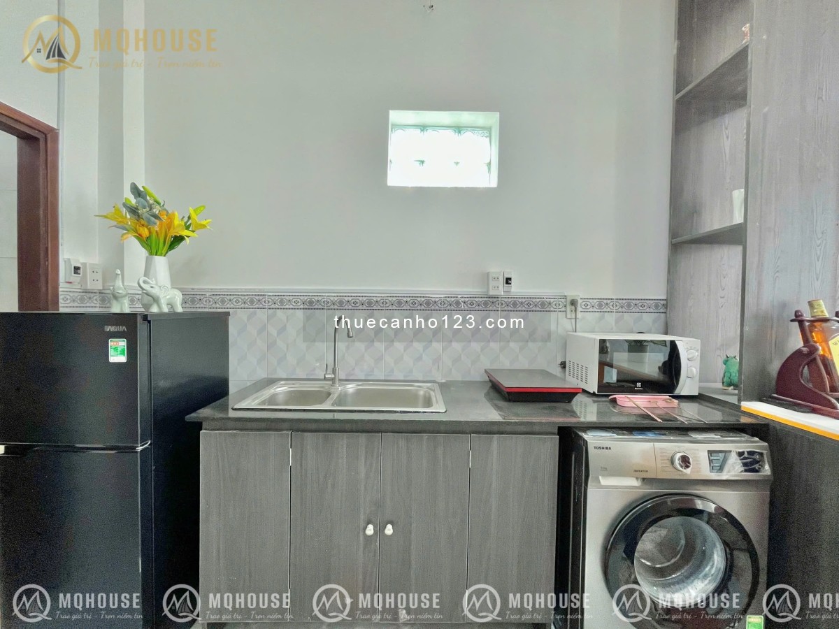 Cho thuê căn hộ Quận 3 đường Lê Văn Sỹ - Ban công, đầy đủ nội thất có thang máy