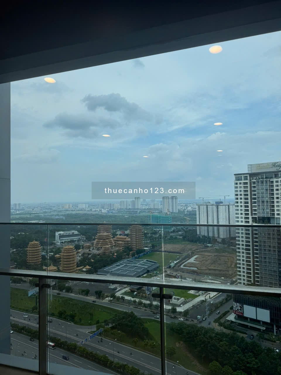 Căn góc, Thuê LUMIERE RIVERSIDE 2PN – 77m2 – NTCB 28 TRIỆU, Thảo Điền, quận 2