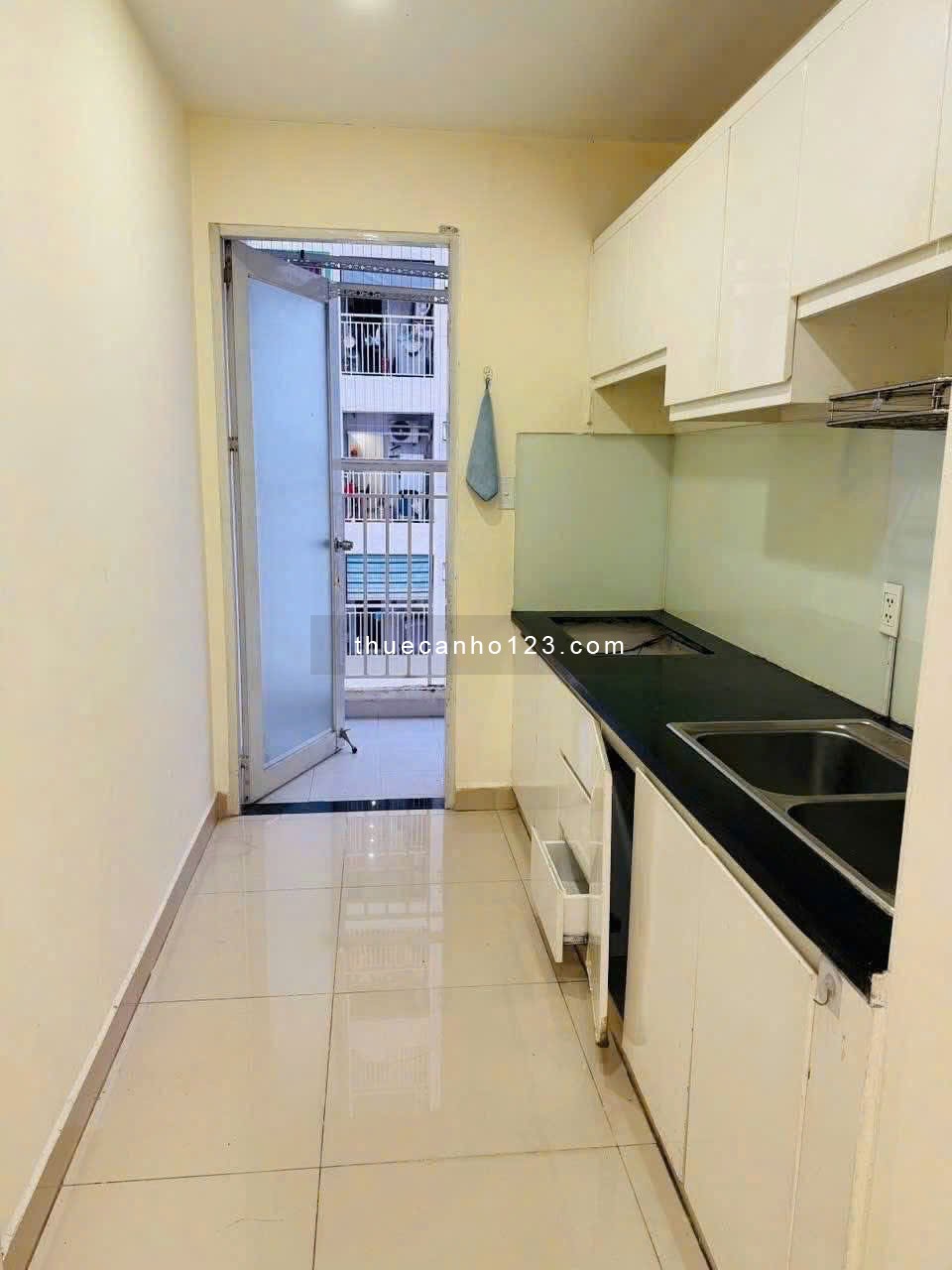 10A Trần Nhật Duật, Quận 1: 74m2,1p ngủ, NT, 10tr5/th, Căn Góc.