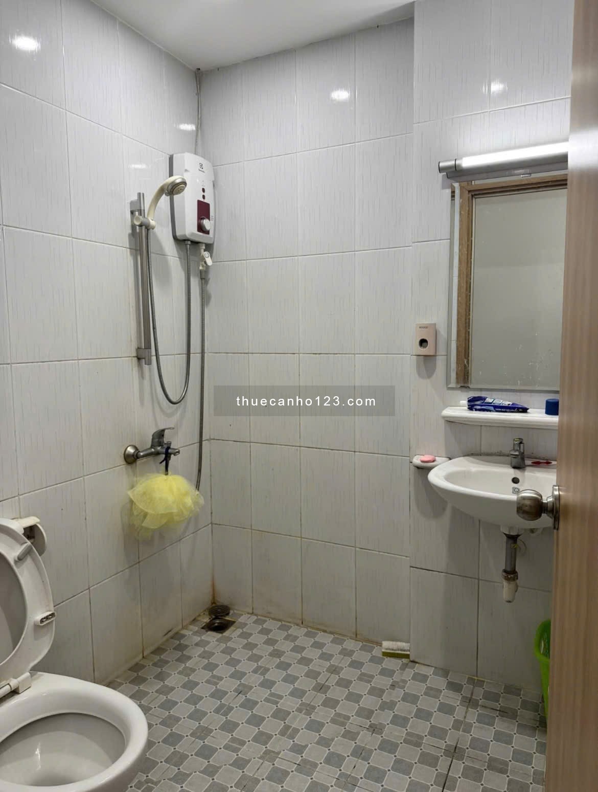 10A Trần Nhật Duật, Quận 1: 74m2,1p ngủ, NT, 10tr5/th, Căn Góc.