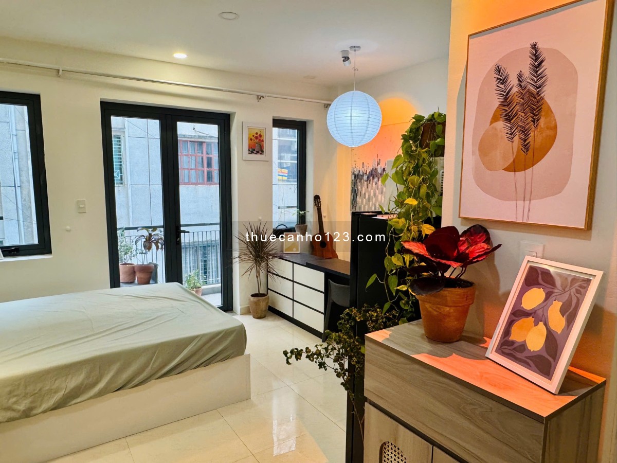 Cho thuê căn hộ quận 1 có ban công, mới nguyên seal - Đường Cống Quỳnh,gần ĐH KH & NV