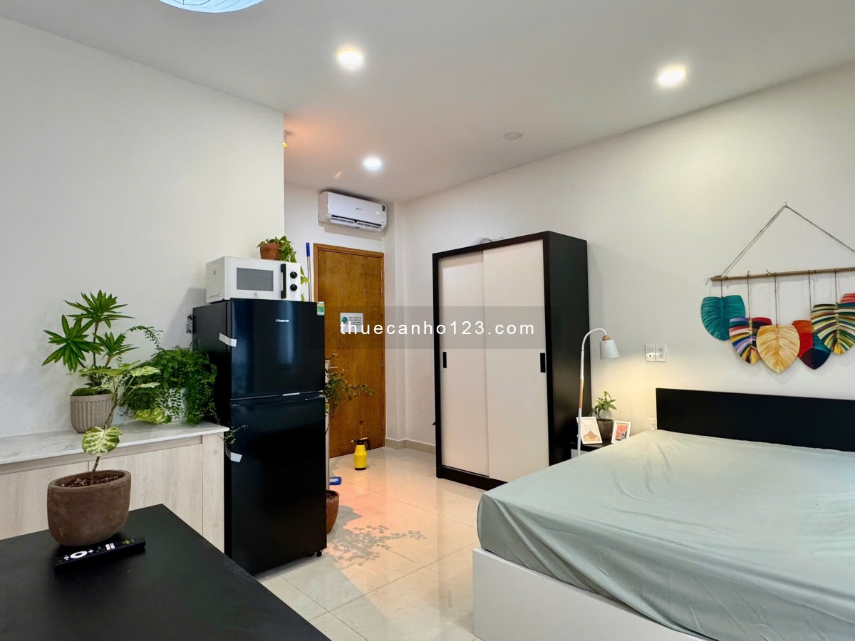 Cho thuê căn hộ quận 1 có ban công, mới nguyên seal - Đường Cống Quỳnh,gần ĐH KH & NV