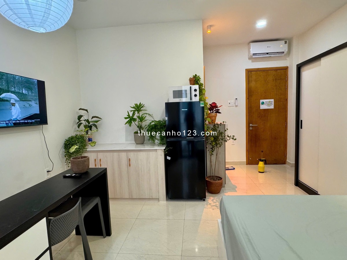 Cho thuê căn hộ quận 1 có ban công, mới nguyên seal - Đường Cống Quỳnh,gần ĐH KH & NV