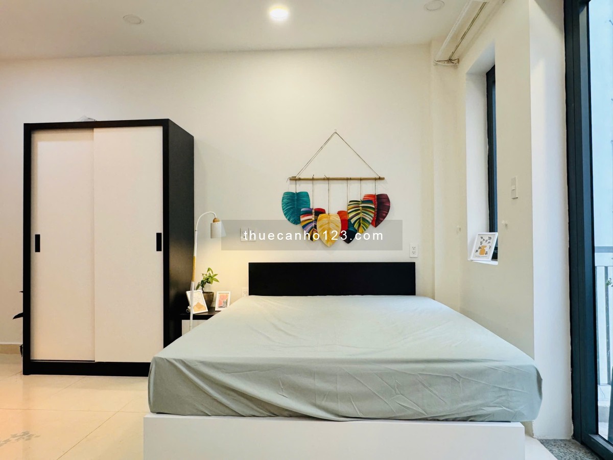 Cho thuê căn hộ quận 1 có ban công, mới nguyên seal - Đường Cống Quỳnh,gần ĐH KH & NV