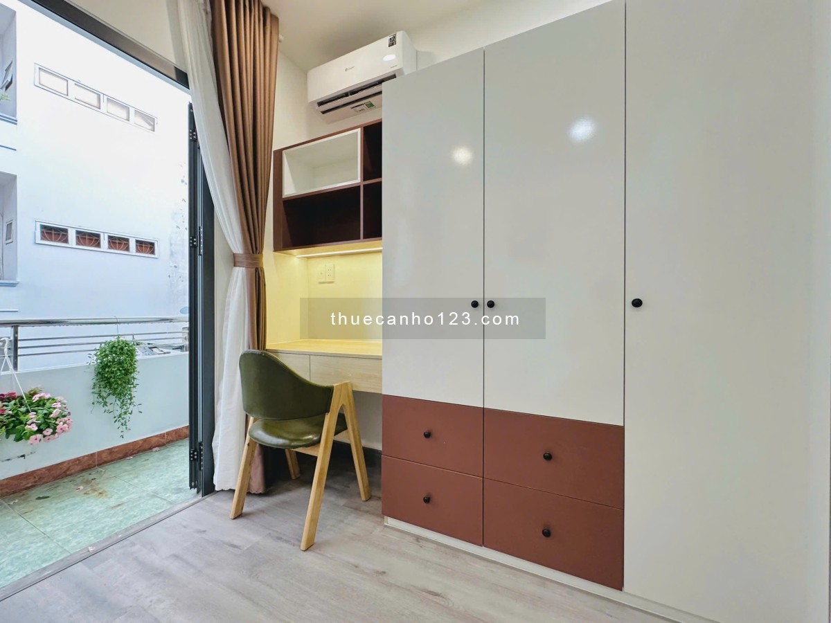 Cho thuê chung cư mini 2 phòng ngủ ngay CC Hà Đô, giá siêu rẻ, ban công mặt tiền đường 3/2, Quận 10