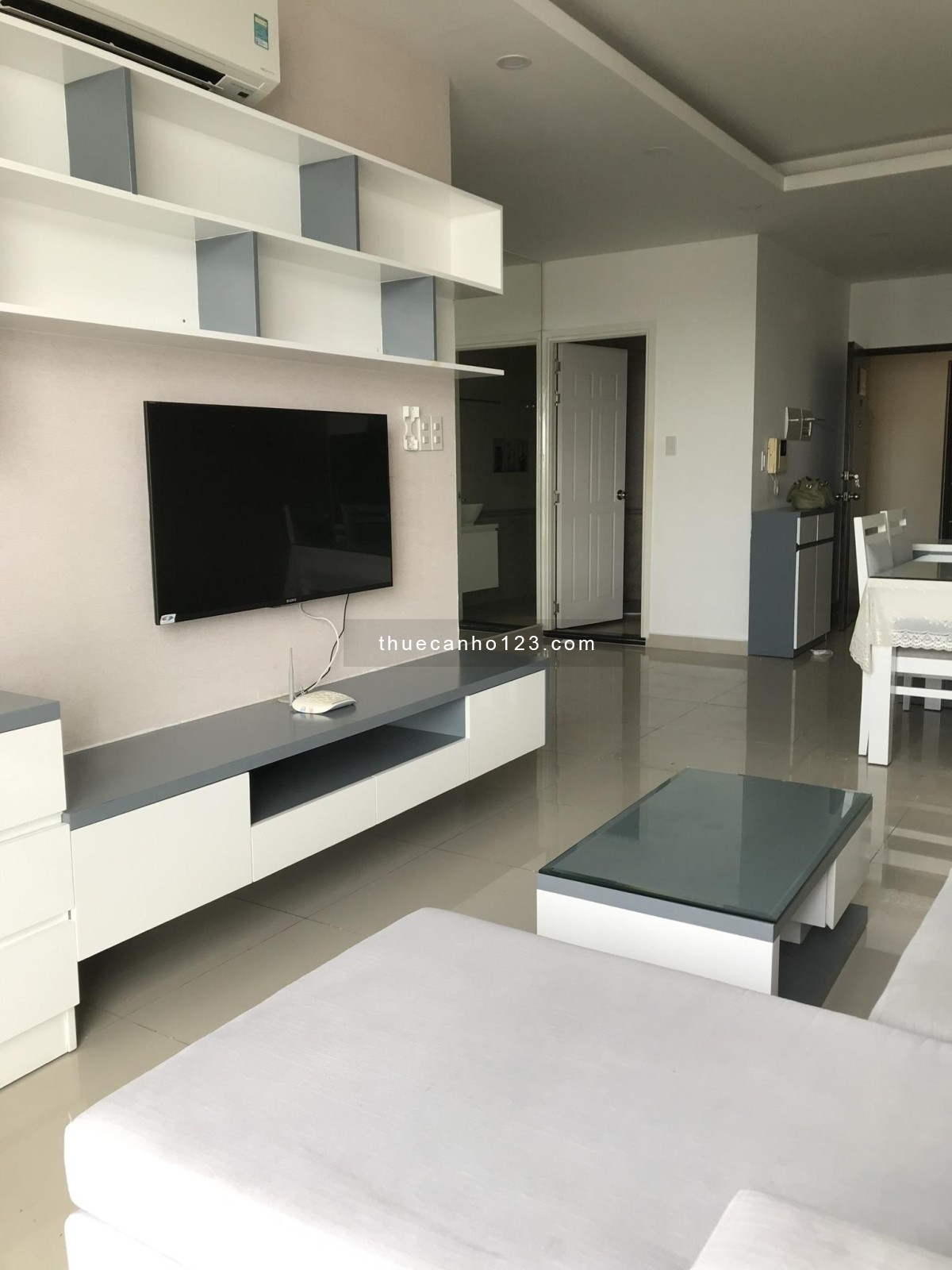 C/c Mỹ Vinh, Nguyễn T Minh Khai, Quận 3: 85m2, 2p ngủ, NTCb, 15tr/th