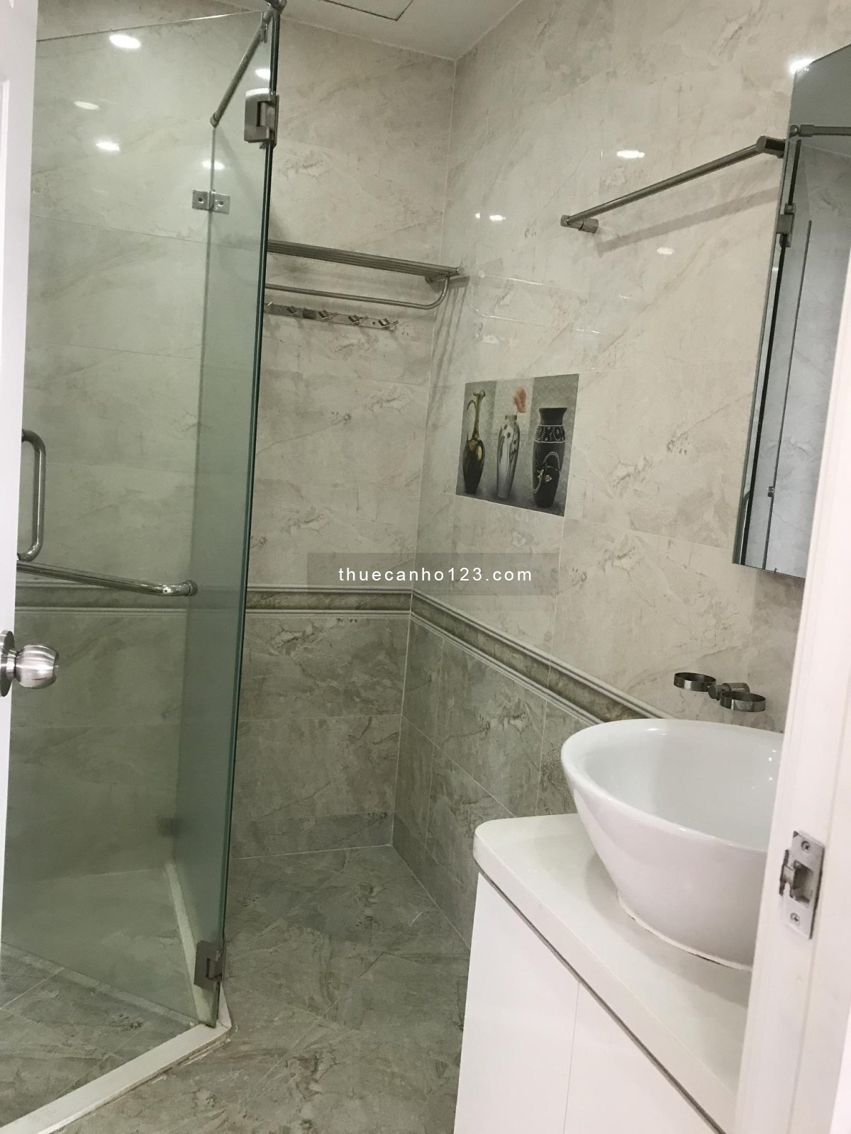 C/c Mỹ Vinh, Nguyễn T Minh Khai, Quận 3: 85m2, 2p ngủ, NTCb, 15tr/th