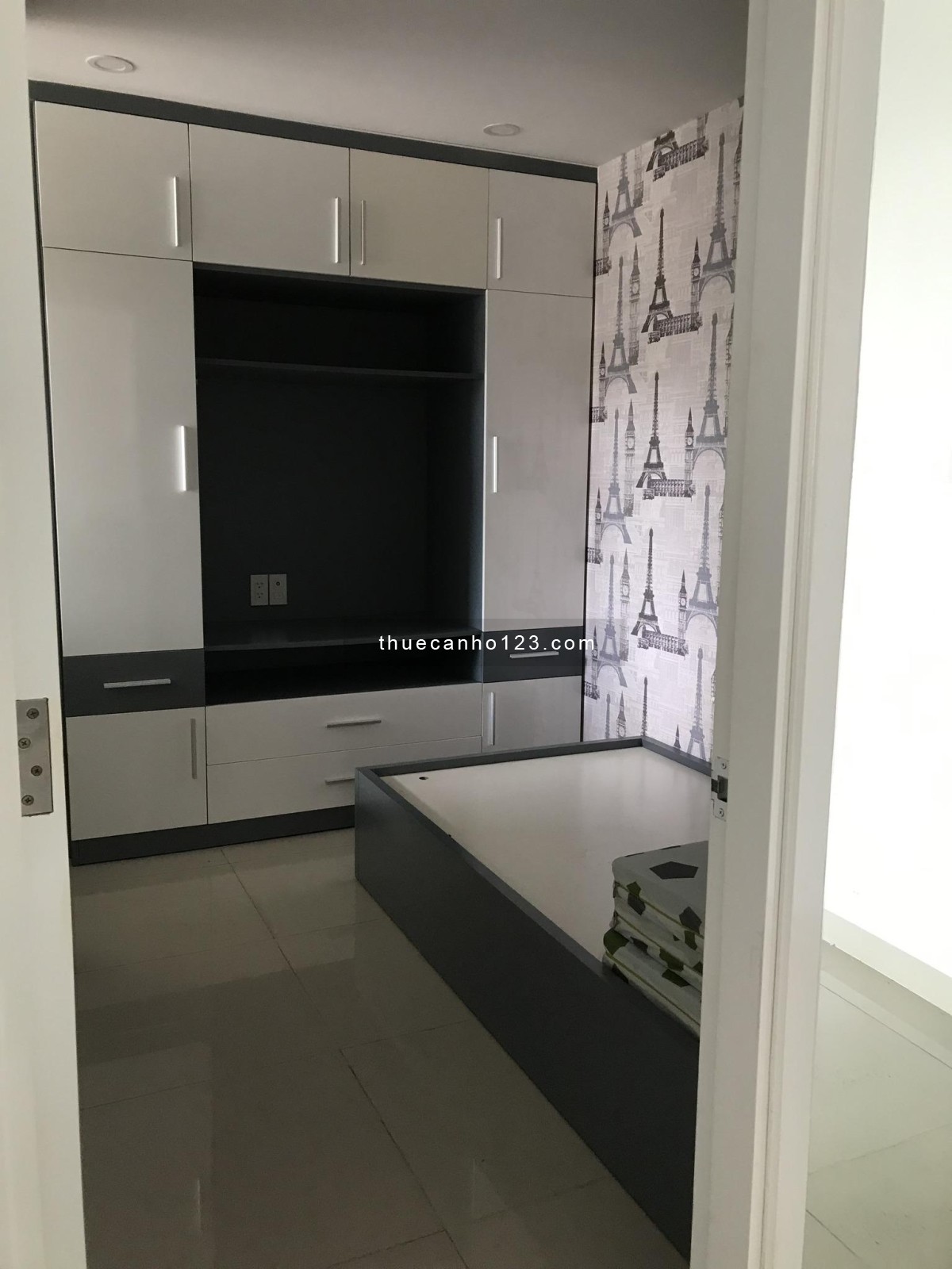 C/c Mỹ Vinh, Nguyễn T Minh Khai, Quận 3: 85m2, 2p ngủ, NTCb, 15tr/th