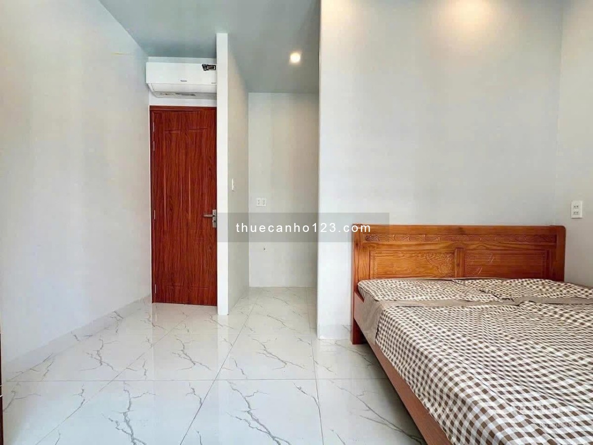 Studio full nội thất, tách bếp, cửa sổ trời, gần ngã tư Bốn Xã