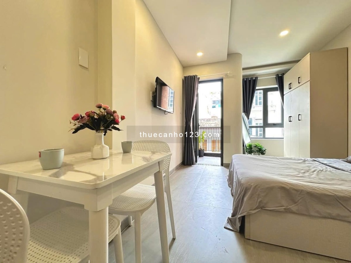 Studio ban công, đầy đủ nội thất, cách cổng sau VLU 350m