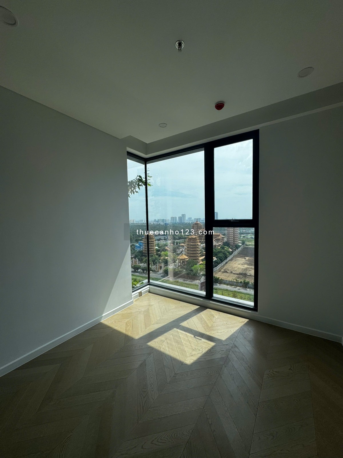 Thuê căn góc LUMIERE RIVERSIDE 2PN – NTCB 77m2 35 TRIỆU, Thảo Điền, quận 2, view song đẹp