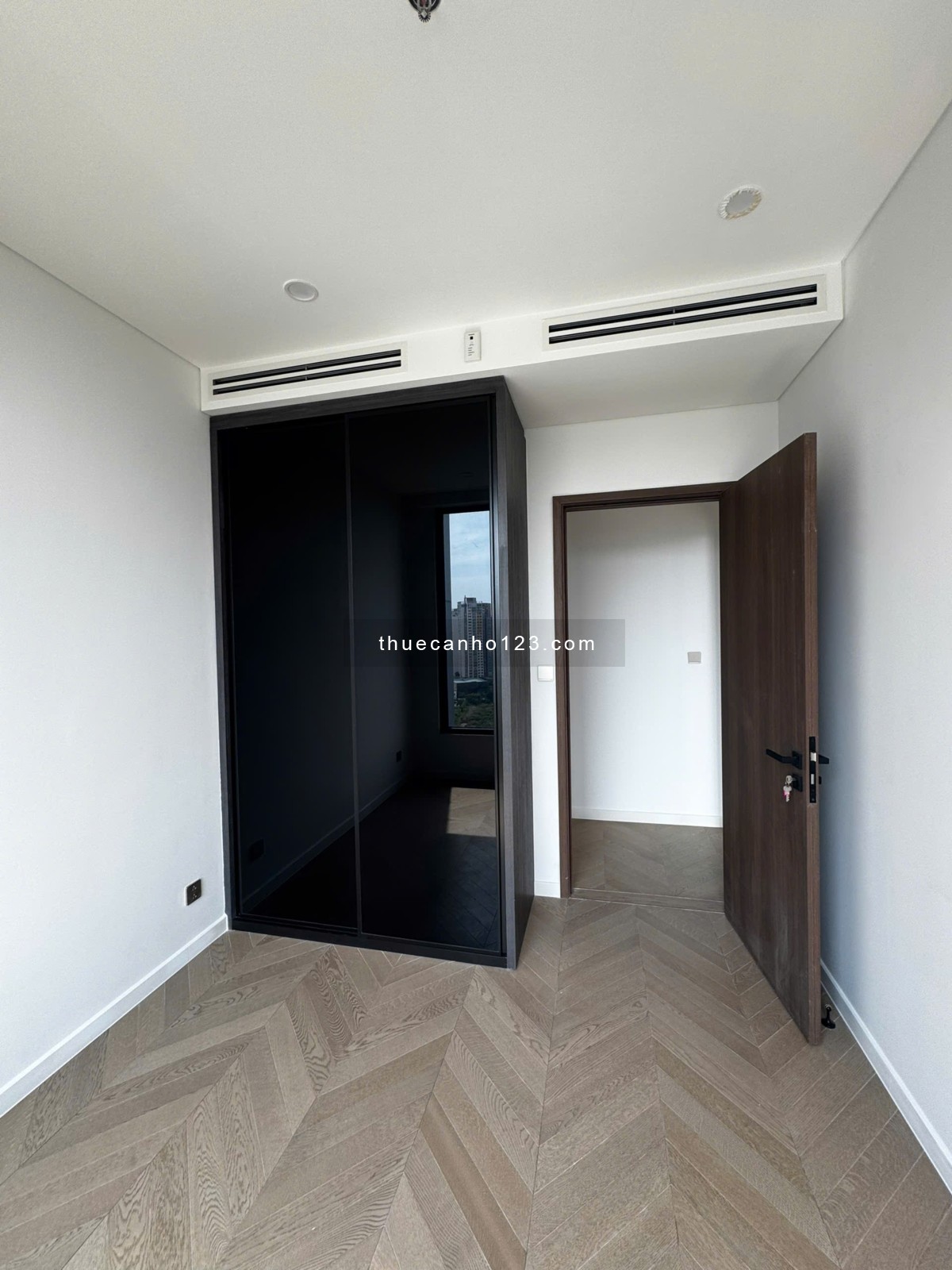 Thuê căn góc LUMIERE RIVERSIDE 2PN – NTCB 77m2 35 TRIỆU, Thảo Điền, quận 2, view song đẹp