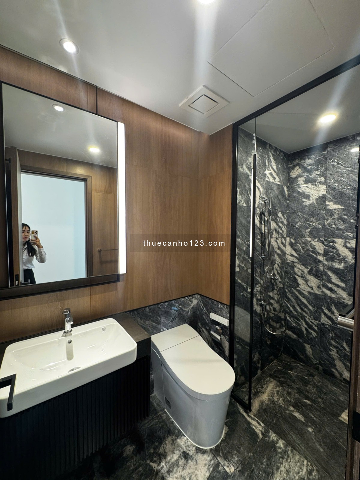 Thuê căn góc LUMIERE RIVERSIDE 2PN – NTCB 77m2 35 TRIỆU, Thảo Điền, quận 2, view song đẹp