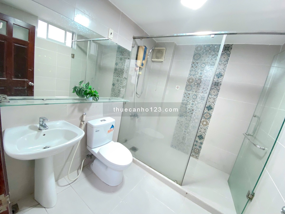 Căn hộ 2 phòng ngủ full nội thất, ban công Tân Bình ngay cung đường Cộng Hoà