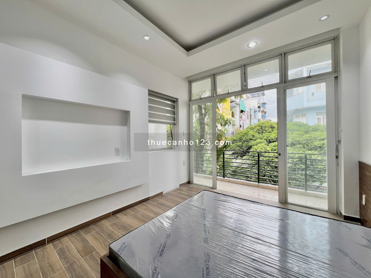 Cho thuê CHDV tách bếp ban công nội thất cao cấp ngay tòa Sky Center giáp Phú Nhuận