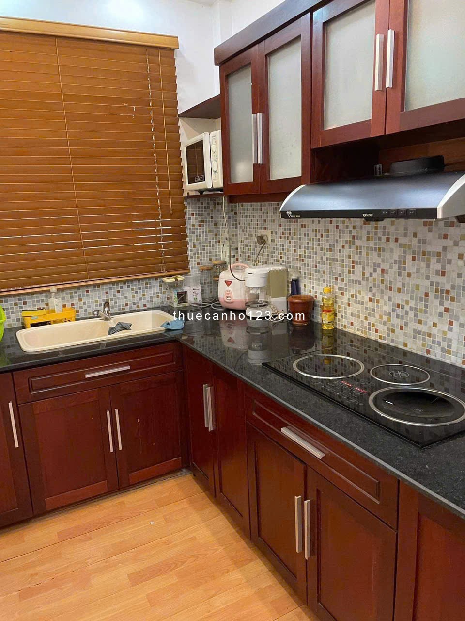 Chung cư Mỹ Vinh, NTMK, Quận 3: 2p ngủ, nội thất cơ bản, 15tr/th